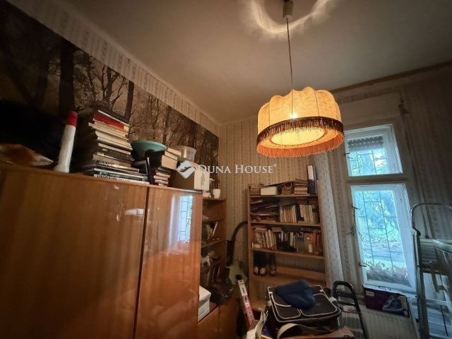 Eladó családi ház, Pécsett 79.9 M Ft, 5 szobás