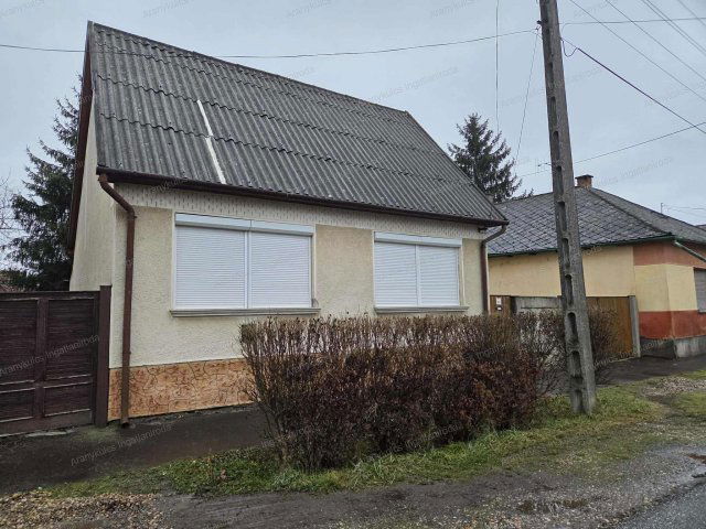 Eladó családi ház, Gyulán 53.99 M Ft, 3 szobás