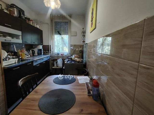 Eladó téglalakás, Szentesen 28.5 M Ft, 2 szobás