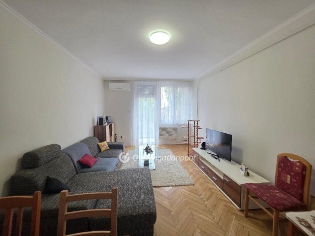 Eladó téglalakás, Pápán 41.5 M Ft, 2 szobás