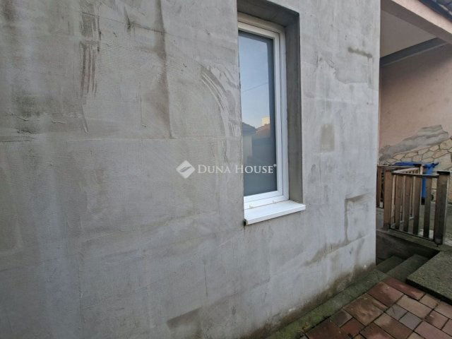 Kiadó családi ház, albérlet, Pécsett 180 E Ft / hó, 2 szobás