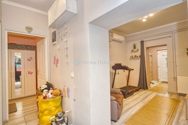 Eladó családi ház, Vecsésen 112 M Ft, 4 szobás