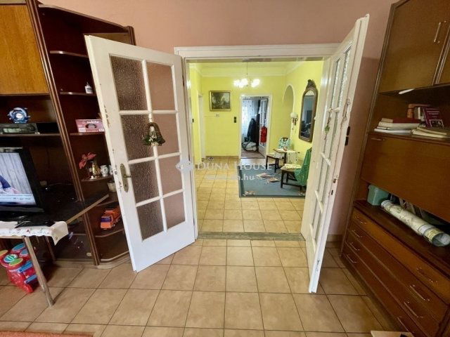 Eladó családi ház, Alsónémediben 450 M Ft, 10 szobás