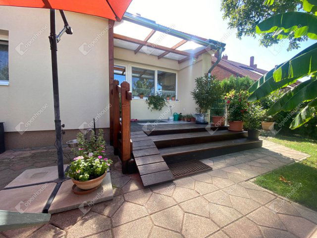 Eladó téglalakás, Jánossomorján 85.99 M Ft, 4 szobás