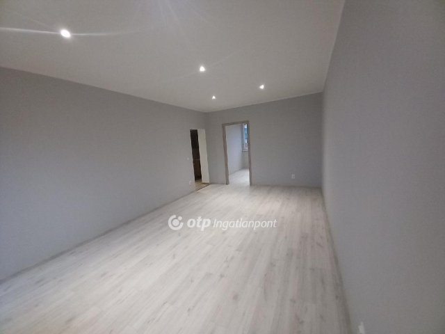 Eladó téglalakás, Debrecenben 62.9 M Ft, 2 szobás