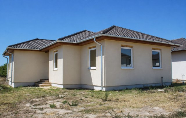 Eladó családi ház, Kecskeméten 92 M Ft, 3 szobás