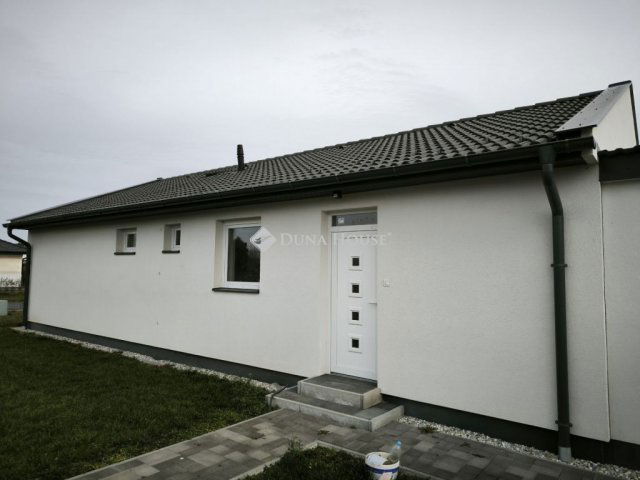 Eladó téglalakás, Vámosszabadin 89 M Ft, 4 szobás