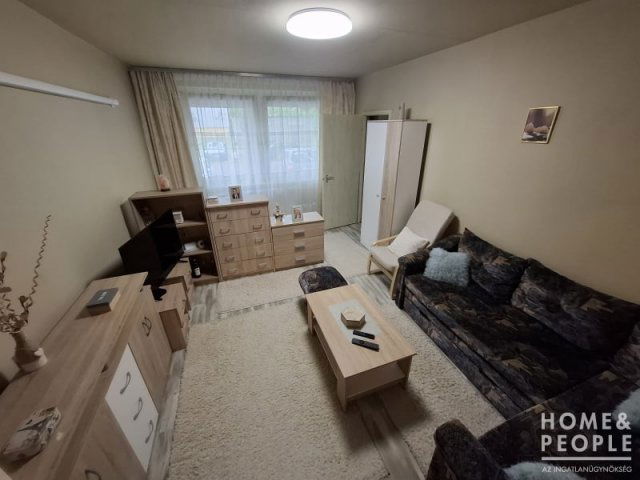 Eladó téglalakás, Szegeden 56 M Ft, 3 szobás