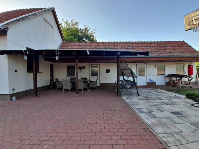 Eladó családi ház, Békéscsabán 79.9 M Ft, 6 szobás