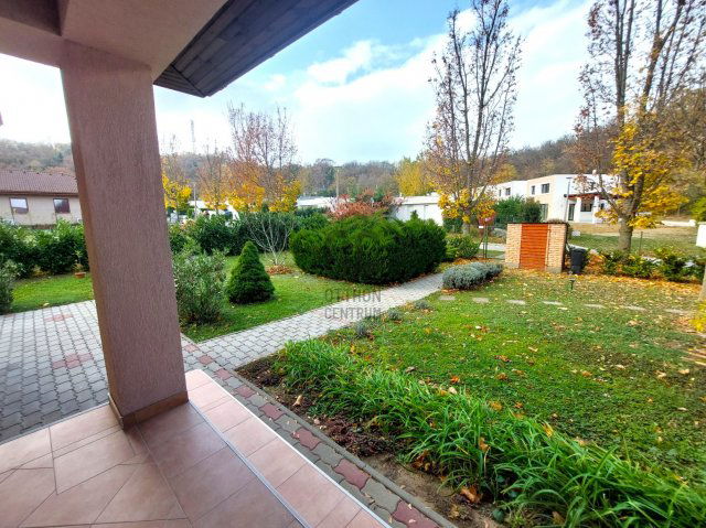 Eladó családi ház, Balatonföldváron 269.9 M Ft, 3 szobás