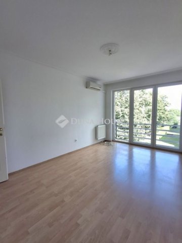 Eladó téglalakás, Debrecenben 69 M Ft, 3 szobás