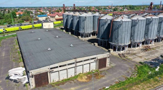 Eladó családi ház, Kisvárdán 993.075 M Ft