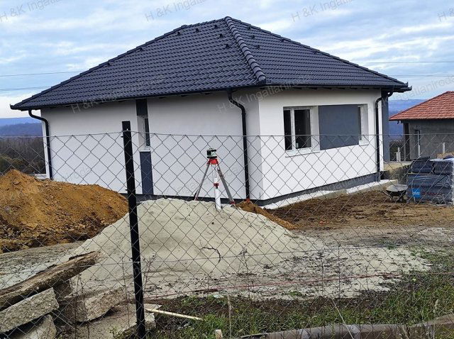 Eladó családi ház, Vácon 99.5 M Ft, 4 szobás