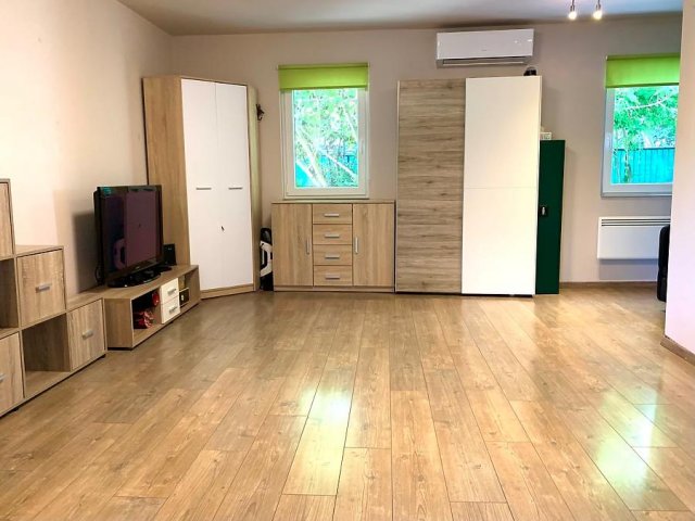 Eladó családi ház, Szentendrén 74.9 M Ft, 1 szobás