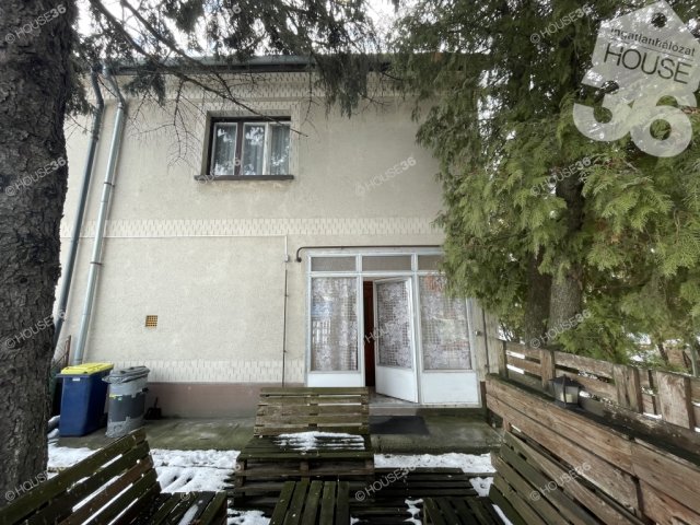Eladó családi ház, Solton 58 M Ft, 7 szobás