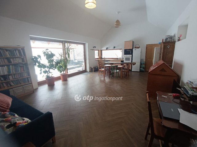 Eladó családi ház, Sukorón 104.9 M Ft, 3+1 szobás