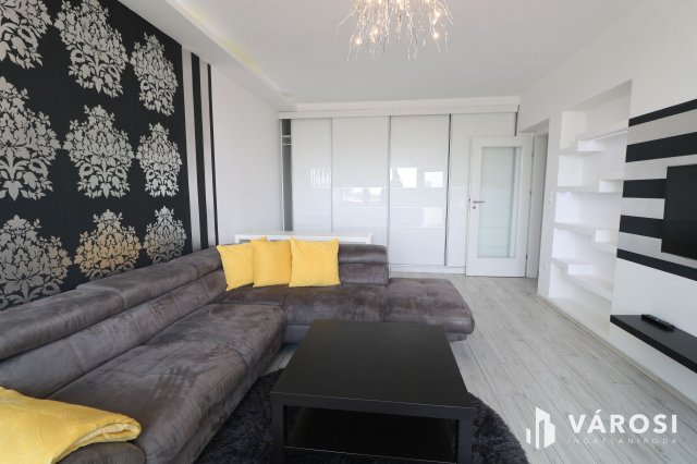 Kiadó téglalakás, albérlet, Szegeden 350 E Ft / hó, 3 szobás