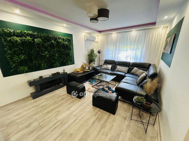 Eladó panellakás, Debrecenben 79 M Ft, 1+2 szobás