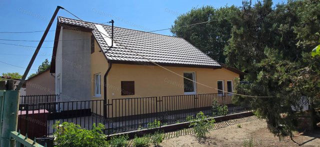 Eladó ikerház, Cserkeszőlőn 23.9 M Ft, 2 szobás