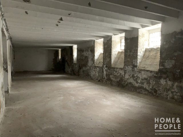 Eladó üzlethelyiség, Szegeden 189 M Ft, 4 szobás
