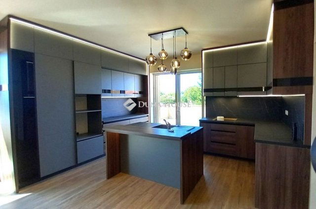 Eladó ikerház, Debrecenben 129 M Ft, 5 szobás