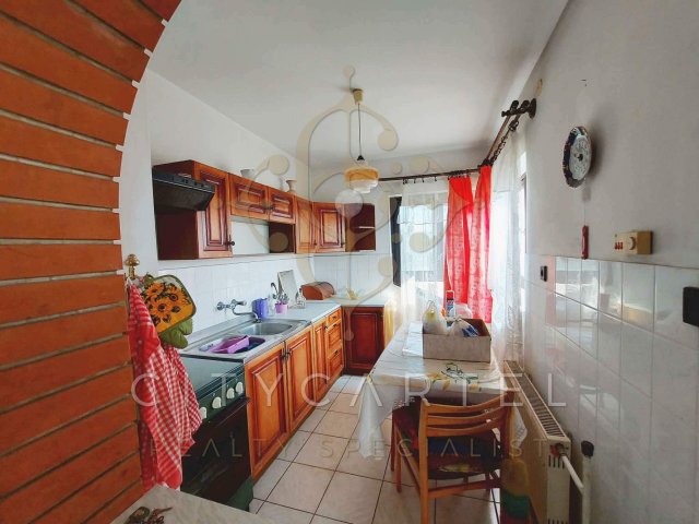 Eladó családi ház, Solton 66 M Ft, 3 szobás