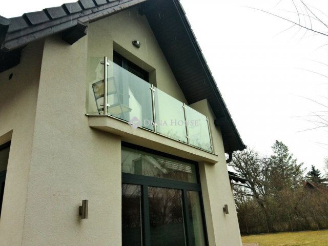 Eladó családi ház, Velencén 198.7 M Ft, 4 szobás