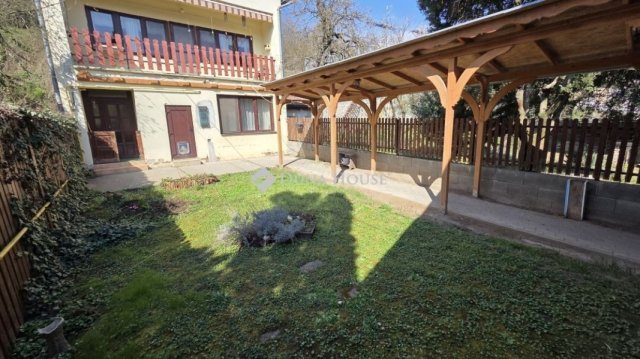 Eladó családi ház, Nagymaroson 75 M Ft, 5 szobás