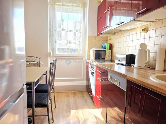 Eladó panellakás, Pécsett 39.9 M Ft, 2 szobás