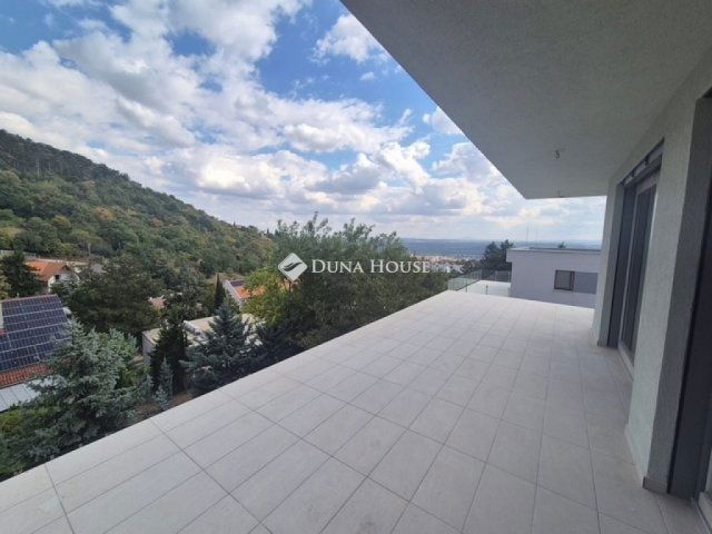 Eladó téglalakás, Pécsett 120 M Ft, 3 szobás