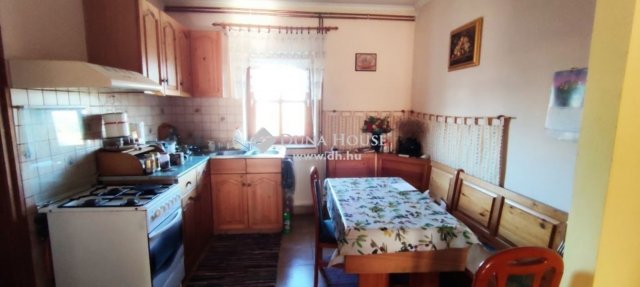 Eladó családi ház, Cegléden 85 M Ft, 3 szobás