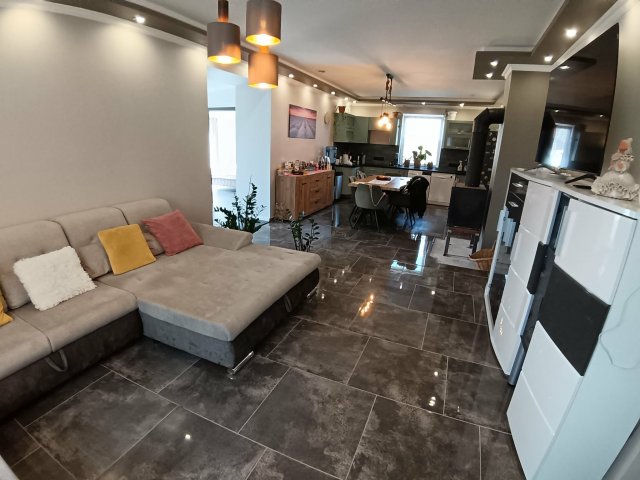 Eladó családi ház, Dadon 77.5 M Ft, 4 szobás