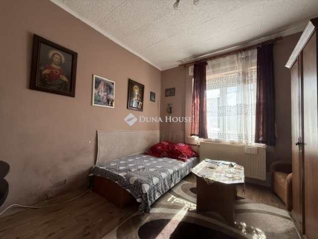 Eladó családi ház, Vecsésen 49 M Ft, 2 szobás
