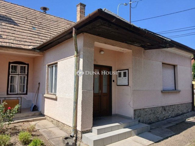 Eladó családi ház, Tatabányán, Táncsics Mihály úton 59 M Ft