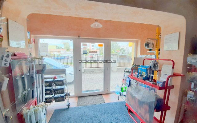 Eladó üzlethelyiség, Vecsésen, Fő úton 148 M Ft, 3 szobás