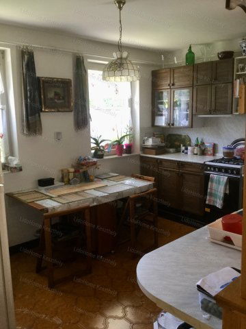 Eladó nyaraló, Hévízen 145 M Ft, 9 szobás