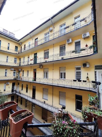 Eladó téglalakás, II. kerületben, Szász Károly utcában