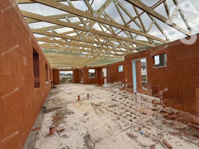 Eladó családi ház, Helvécián 94.99 M Ft, 4 szobás