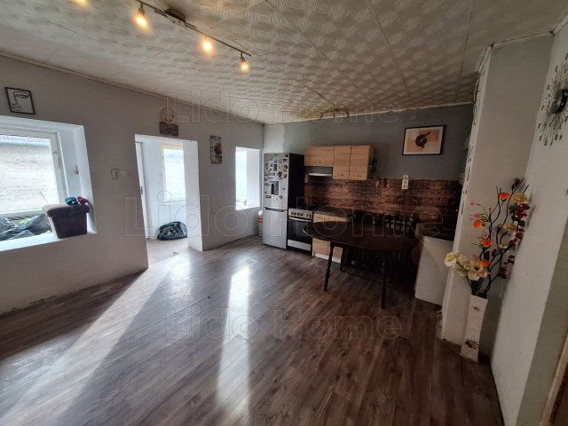 Eladó családi ház, Batéban 23.5 M Ft, 2 szobás