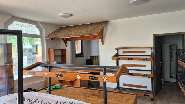 Eladó üzlethelyiség, XXIII. kerületben, Szent László utcában