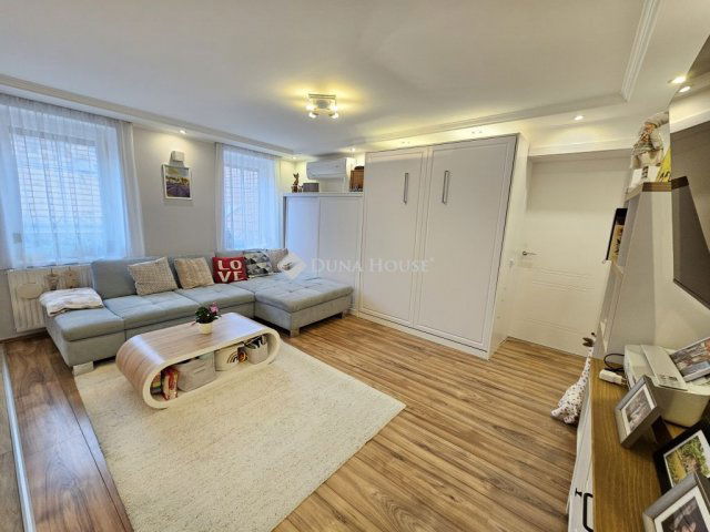 Eladó téglalakás, Budapesten, IX. kerületben, Kinizsi utcában