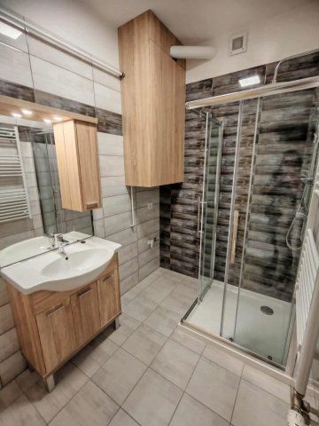 Kiadó téglalakás, albérlet, Komlón 100 E Ft / hó, 1 szobás