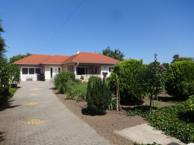 Eladó családi ház, Tiszakécskén, Bem utcában 125 M Ft