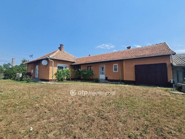 Eladó családi ház, Tiszacsegén 25.9 M Ft, 2 szobás