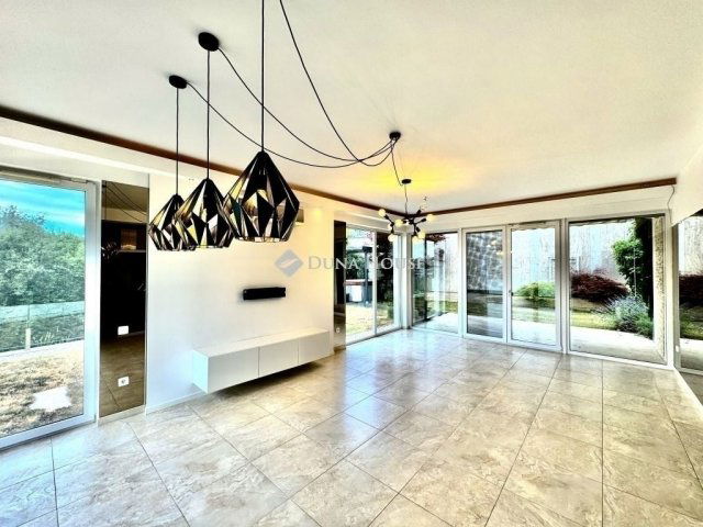 Eladó téglalakás, Budaörsön 185 M Ft, 4 szobás