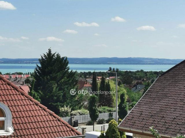 Eladó családi ház, Balatonfüreden 340 M Ft, 17 szobás