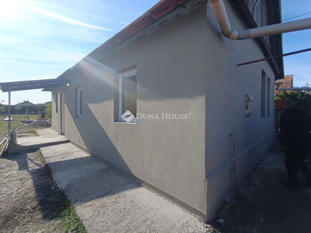 Eladó családi ház, Újszászon 18 M Ft, 3 szobás