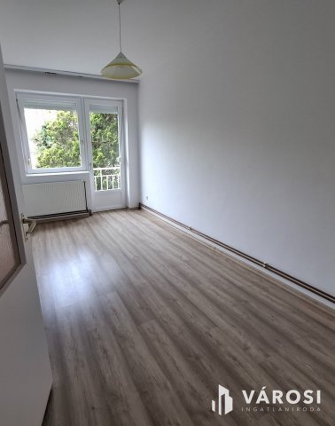 Eladó téglalakás, Szegeden 63.7 M Ft, 2 szobás