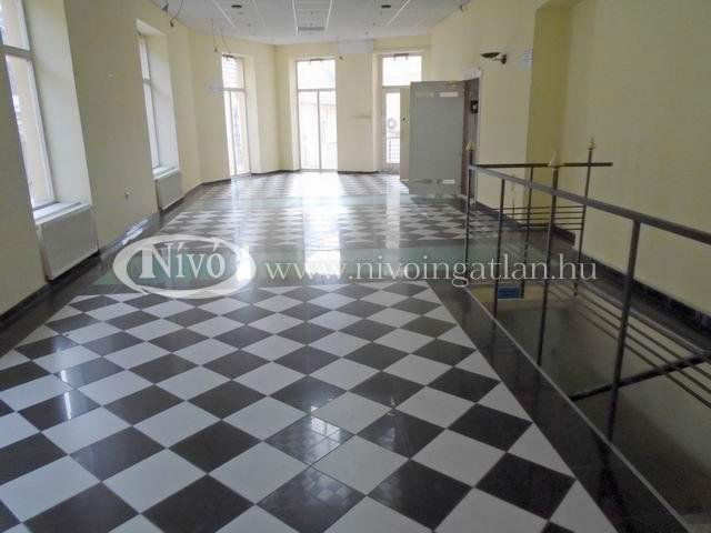 Eladó üzlethelyiség, Veszprémben 79.999 M Ft, 3 szobás