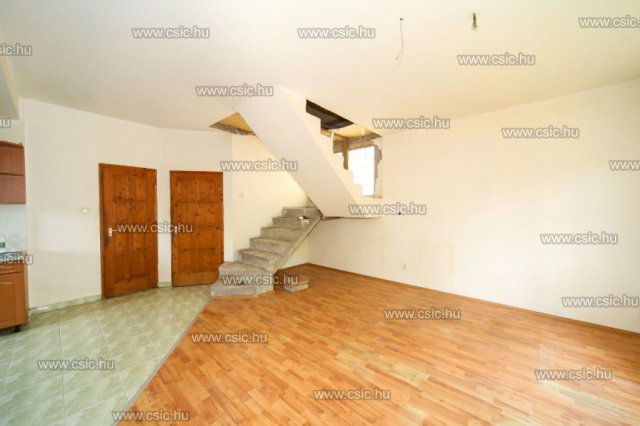 Eladó családi ház, Budapesten, III. kerületben 132 M Ft